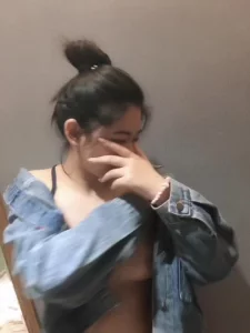 真实调教反差微胖女神，娇羞中流露出淫荡，奶子坚挺。杭州，南京推资源