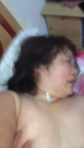 邻居熟女见面强推内射真实露脸